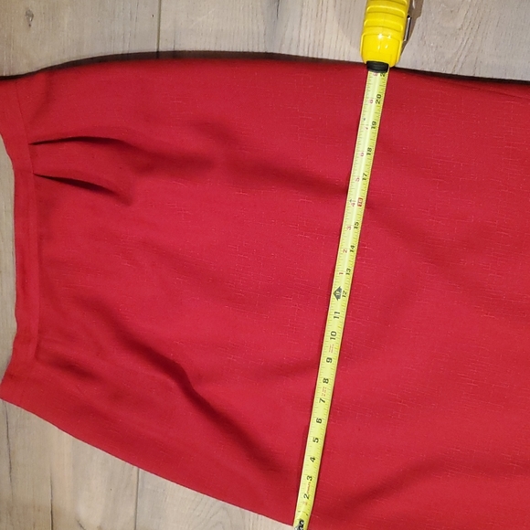 1980's KASPER Vintage Red Two Piece Short Sleeve Suit Sz 14 runs small - Picture 10 of 12